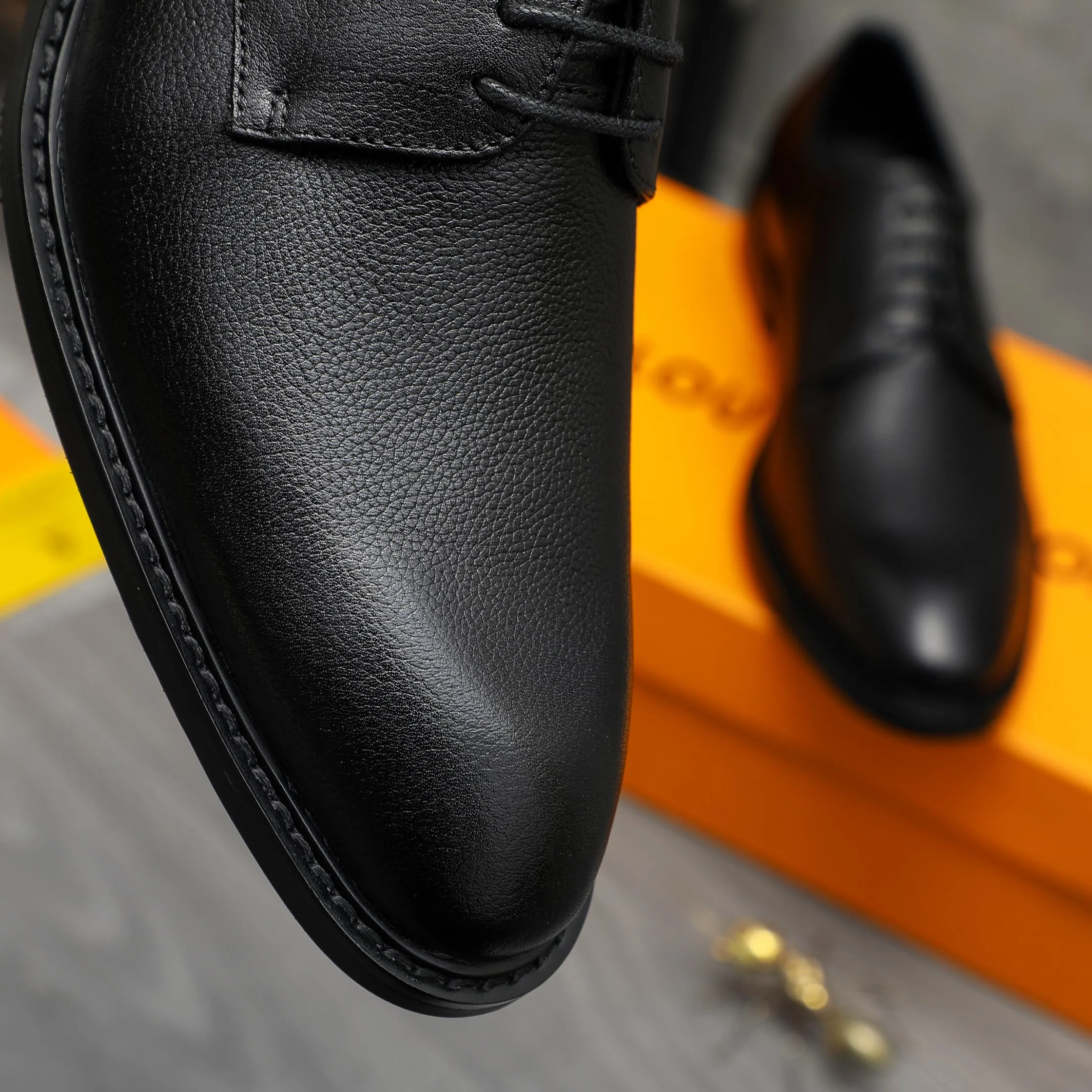 Men's shoes 💰p460 Product trademark: LV (Louis Vuitton) business lace-up formal leather shoes Regular size: 39-44 (38.45 custom-made, non-returnable) Product materials: Selected high-quality pebbled cowhide upper, cowhide lining, original rubber outsole